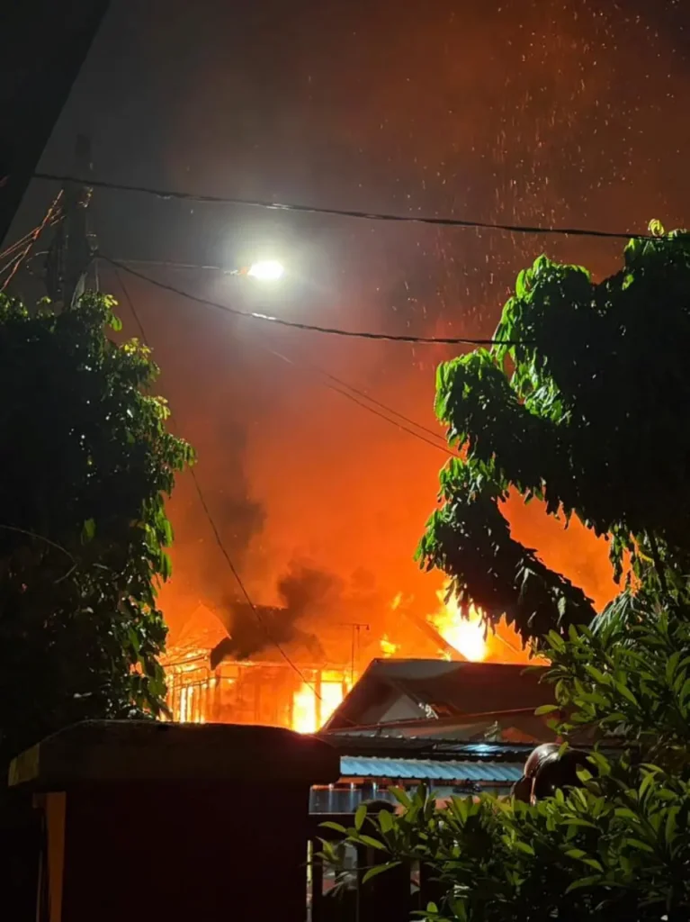 semuanya musnah dalam sekelip mata - kebakaran ngeri ragut 4 rumah dan surau - anak keramat - 3